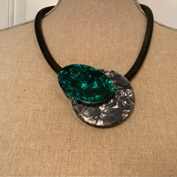 NECKLACE MODERNIST LUCITE DISCS DARK GRAY GREEN BLACK RUBBER MAGNETIC 24” - Picture 4 of 14